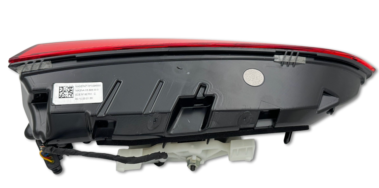 INT rear light. Right MASERATI GRECALE 22 6701573310 / 670296350